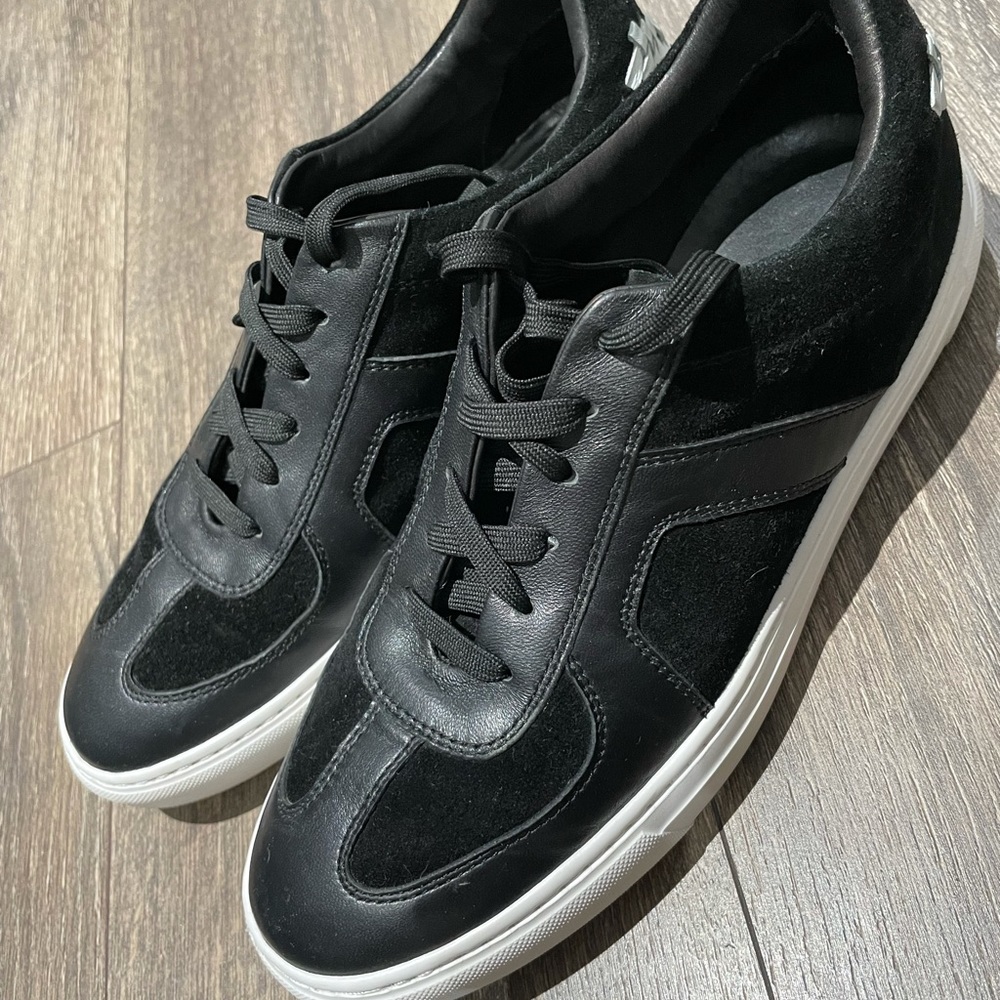 Great quality and looks  new.